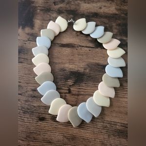 -1980's necklace-plastic